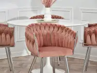 Krzesło na srebrnej ramie ROSA PUDROWY WELUR - wygodne siedzisko