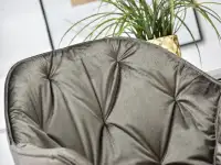 Krzesło metaliczne SABA SZARY METALICZNY z aksamitu - pikowane detale