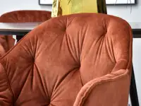 Krzesło kubełkowe SABA MIEDZIANE welurowe na czarnych nogach - charakterystyczne detale