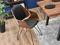 Krzesło SILA ORZECH-CZARNY drewno gięte na drucianej nodze - charakterystyczne detale