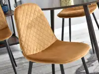 Welurowe krzesło SKAL ZŁOTE NA CZARNYCH NOGACH - nowoczesna forma