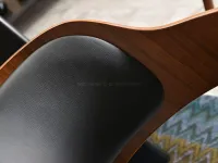 Eleganckie krzesło z drewna giętego TWIG czarny-orzech - charakterystyczne detale