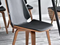 Drewniane krzesło VINCE ORZECH - CZARNA SKÓRA - wygodne siedzisko