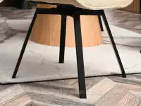 Krzesło obrotowe BEŻOWE BOUCLE ARUBA - CZARNE NOGI - krzesło z czarną podstawą