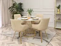 Obrotowe krzesło tapicerowane ARUBA BEŻ BOCLE - ZŁOTY - w aranżacji z regałem CRISPIN