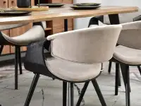 Czarne krzesło gięte BENT tapicerowane beżowym welurem - nowoczesne krzesło
