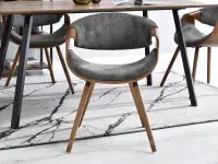 Modne krzesło gięte drewo BENT SZARA TKANINA - ORZECH - w aranżacji ze stołem TITO i regałami HARPER