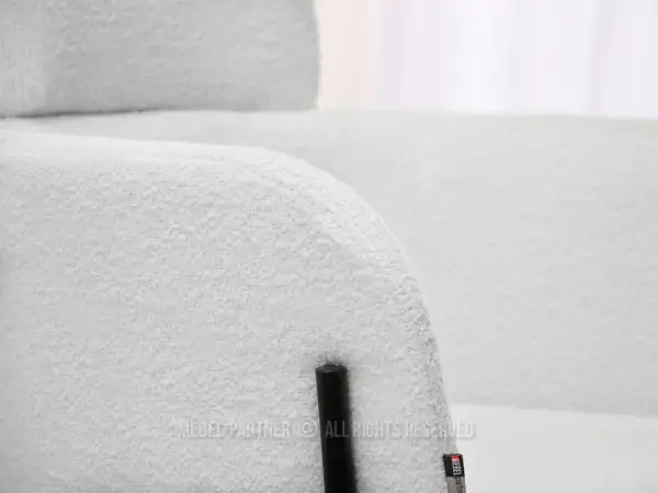 Krzesło w białej tkaninie - nowoczesny wybór, który wzbogaci wnętrze