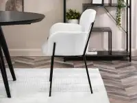 Eleganckie krzesło boucle do jadalni BIAGIO BIAŁY-CZARNY - bok krzesła