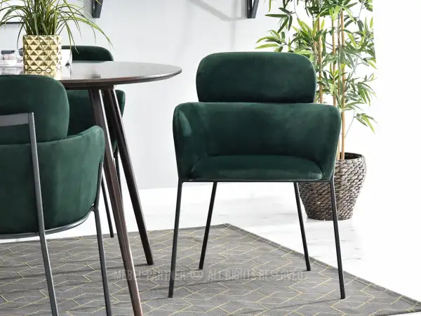 Eleganckie zielone krzesło welurowe z podłokietnikami