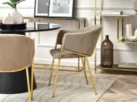 Krzesło tapicerowane beżowe CLOE NA ZŁOTYCH NOGACH - krzesło do salonu ze złotem