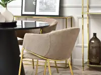 Krzesło tapicerowane beżowe CLOE NA ZŁOTYCH NOGACH - krzesło z materiału i metalu