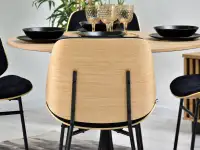CZARNE krzesło JORDI z drewnem DĄB - drewniane krzesło