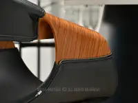 Kubełkowe krzesło ze skóry ekologicznej KORA ORZECH CZARNY - drewniane detale