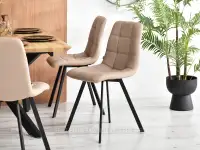 Pikowane krzesło ze skóry eko LUGO BEŻOWE CZARNA NOGA - półprofil krzesła w aranżacji