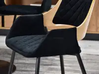 Krzesło z czarnym welurem MORGAN DREWNO DĄB - podłokietniki z drewna