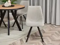 Stylowe krzesło do stołu PROXI BEŻ - CZARNA NOGA - w aranżacji