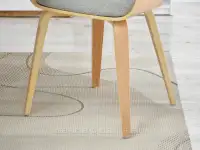 Modne szare krzesło boucle ROBIN PODSTAWA - DĄB - solidna podstawa
