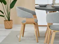Modne szare krzesło boucle ROBIN PODSTAWA - DĄB - drewniane krzesło