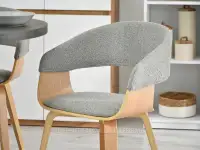 Modne szare krzesło boucle ROBIN PODSTAWA - DĄB - skandynawskie krzesło do jadalni