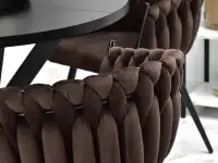 Plecione krzesło ROSA BRĄZOWY WELUR - CZARNY STELAŻ - charakterystyczne detale