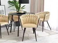 Kubełkowe krzesło ROSA PERŁOWE - CZARNY STELAŻ - w aranżacji ze stołem VERDO