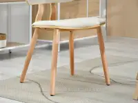 Komfortowe krzesło boucle WOODY KREMOWY - DĄB - solidna podstawa