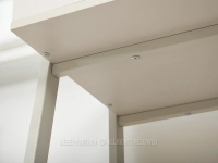 Minimalistyczne biurko z szufladami do gabinetu LUND KREMOWY -  elementy montażu 