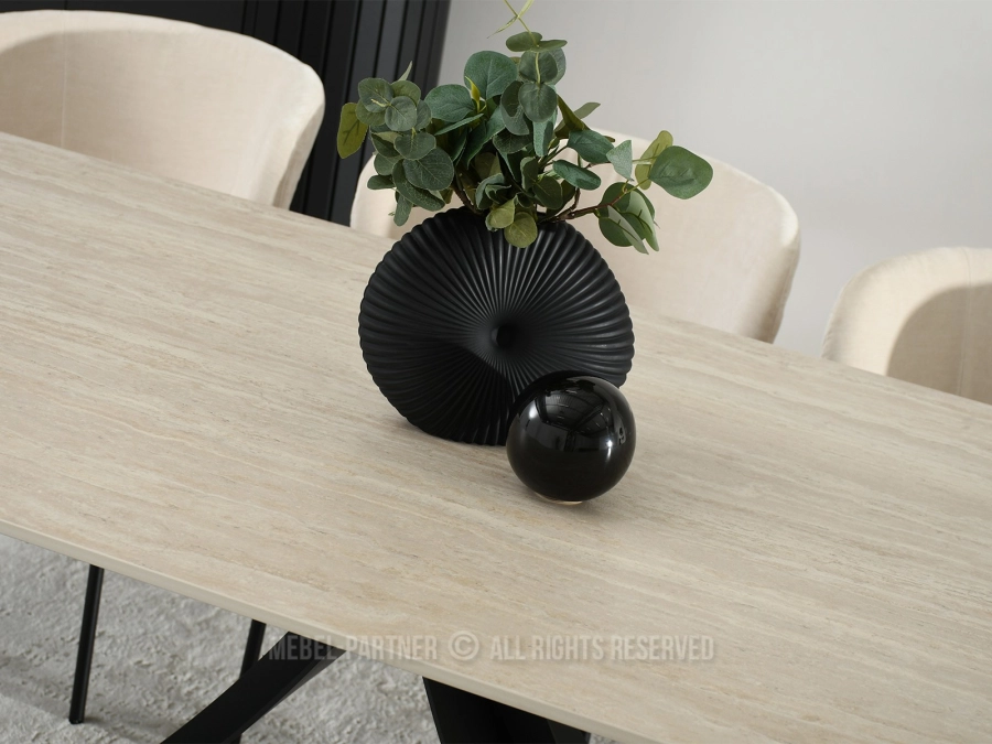 Duży stół prostokątny oferuje klasyczny design i dużą powierzchnię użytkową