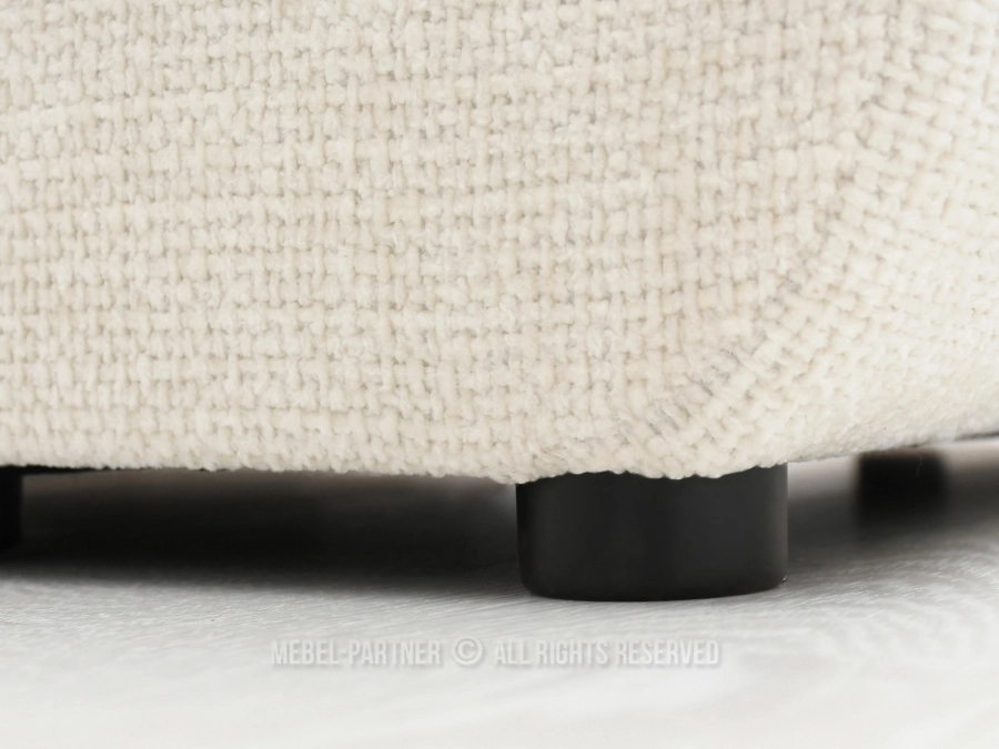 Modna sofa do salonu – obłe linie i trwałość na lata