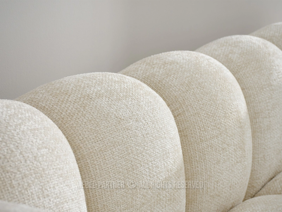 Minimalistyczna sofa o zaokrąglonych kształtach