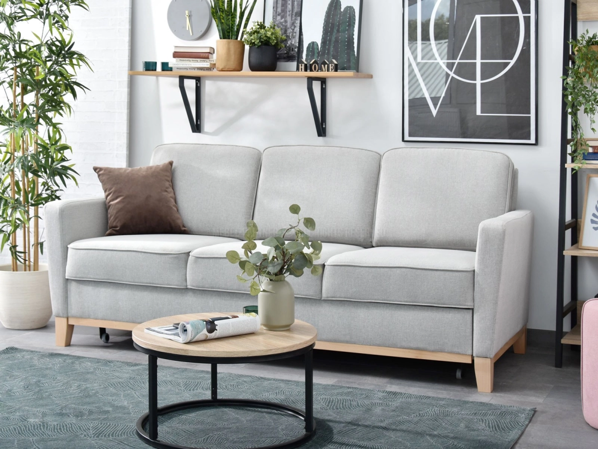 Skandynawska sofa BERGEN rozkładana na drewnianych nóżkach - w aranżacji ze stolikiem KODIA S