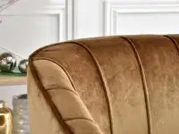 Dwuosobowa sofa glamour ESTEL ZŁOTA tapicerowana welurem - pionowe przeszycia