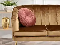 Dwuosobowa sofa glamour ESTEL ZŁOTA tapicerowana welurem - detale