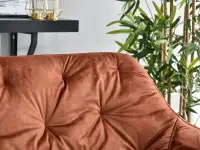 Designerska sofa aksamitna IDIL MIEDZIANA z pikowaniem - pikowane detale