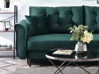 Sofa welurowa glamour LANTI ZIELONA pikowana z poduszkami - nowoczesna forma