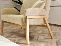 Sofa 2-osobowa do salonu LAO BEŻ BOUCLE- DĘBOWA NOGA - drewniana noga