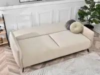 Sofa LULU ECRU tapicerowana welurem z funkcją rozkładania - obszerna powierzchnia spania