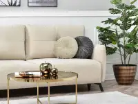 Sofa LULU ECRU tapicerowana welurem z funkcją rozkładania - charakterystyczne detale