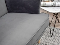 Mała sofa styl skandynawski MALMO SZARA I BUKOWE NÓŻKI - welurowa sofa dwuosobowa