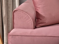 Wygodna sofa MISS BIBI PUDROWY RÓŻ - NOGA BUK - charakterystyczne detale