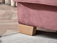 Wygodna sofa MISS BIBI PUDROWY RÓŻ - NOGA BUK - drewniana noga