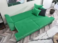 Sofa angielska MISS BIBI ZIELONA rozkładana z poduszkami - powierzchnia spania