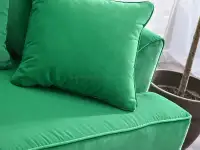 Sofa angielska MISS BIBI ZIELONA rozkładana z poduszkami - detale