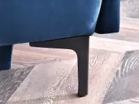 Welurowa kanapa MOLLY GRANATOWA rozkładana do salonu - metalowe nóżki