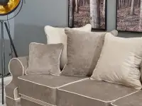 Elegancka sofa angielska TOSCA z poduchami i funkcją spania
