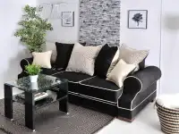 Sofa TOSCA - wersja czarna - w towarzystwie ze stolikiem CALYPSO