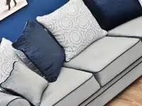 Sofa w stylu angielskim TOSCA szara - wzorzyste poduchy