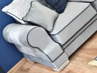 Sofa w stylu angielskim TOSCA szara - szeroki podłokietnik