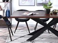 Stół z podstawą Retro orzech - czarny struktura - w aranżacji z krzesłami BENT